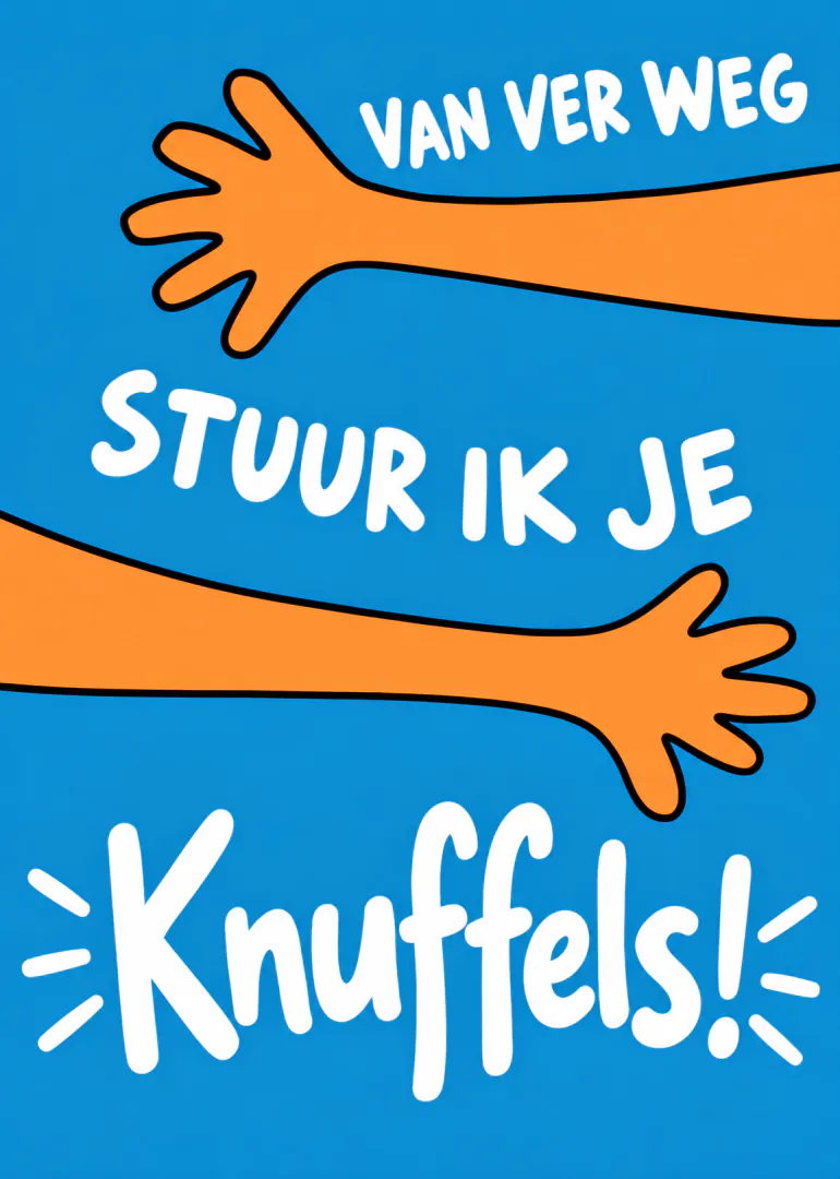 Blauwe kaart met twee uitgestrekte oranje armen en de tekst: VAN VER WEG STUUR IK JE Knuffels!