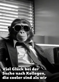 Schwarz-weisse Karte mit einem Schimpansen im Anzug und Sonnenbrille sowie einem humorvollen Abschiedsspruch.
