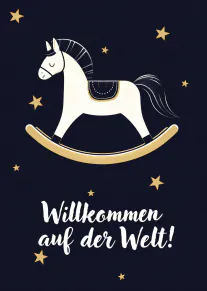 Dunkelblaue Karte mit weißem Schaukelpferd, goldenen Sternen und dem Schriftzug „Willkommen auf der Welt!“.