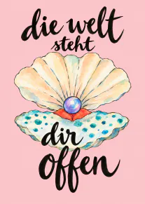 Rosafarbene Karte mit einer geöffneten Muschel, Perle und dem Schriftzug „die welt steht dir offen“.