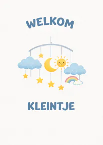 Witte babykaart met de tekst ‘WELKOM KLEINTJE’ en een babymobiel met wolken, sterren, maan, zon en regenboog.