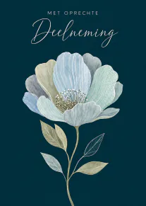 Donkerblauwe condoleancekaart met een grote blauwgroene bloem en de tekst ‘Met oprechte Deelneming’.