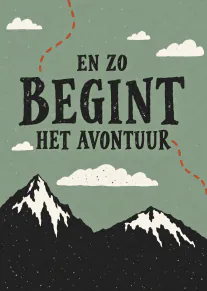Groene kaart met zwarte besneeuwde bergen, witte wolken en de tekst ‘EN ZO BEGINT HET AVONTUUR’.