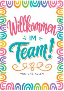 Karte mit buntem Regenbogenbogen-Rahmen und der Aufschrift „Willkommen im Team! Von uns allen“.
